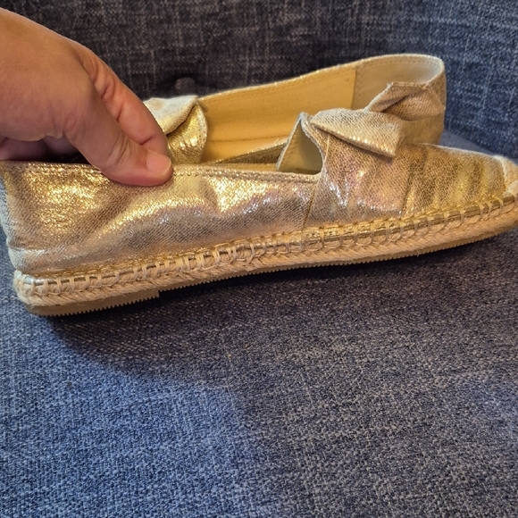 Bandolino Metallic Gold Flats with Bow - Picture 6 of 10